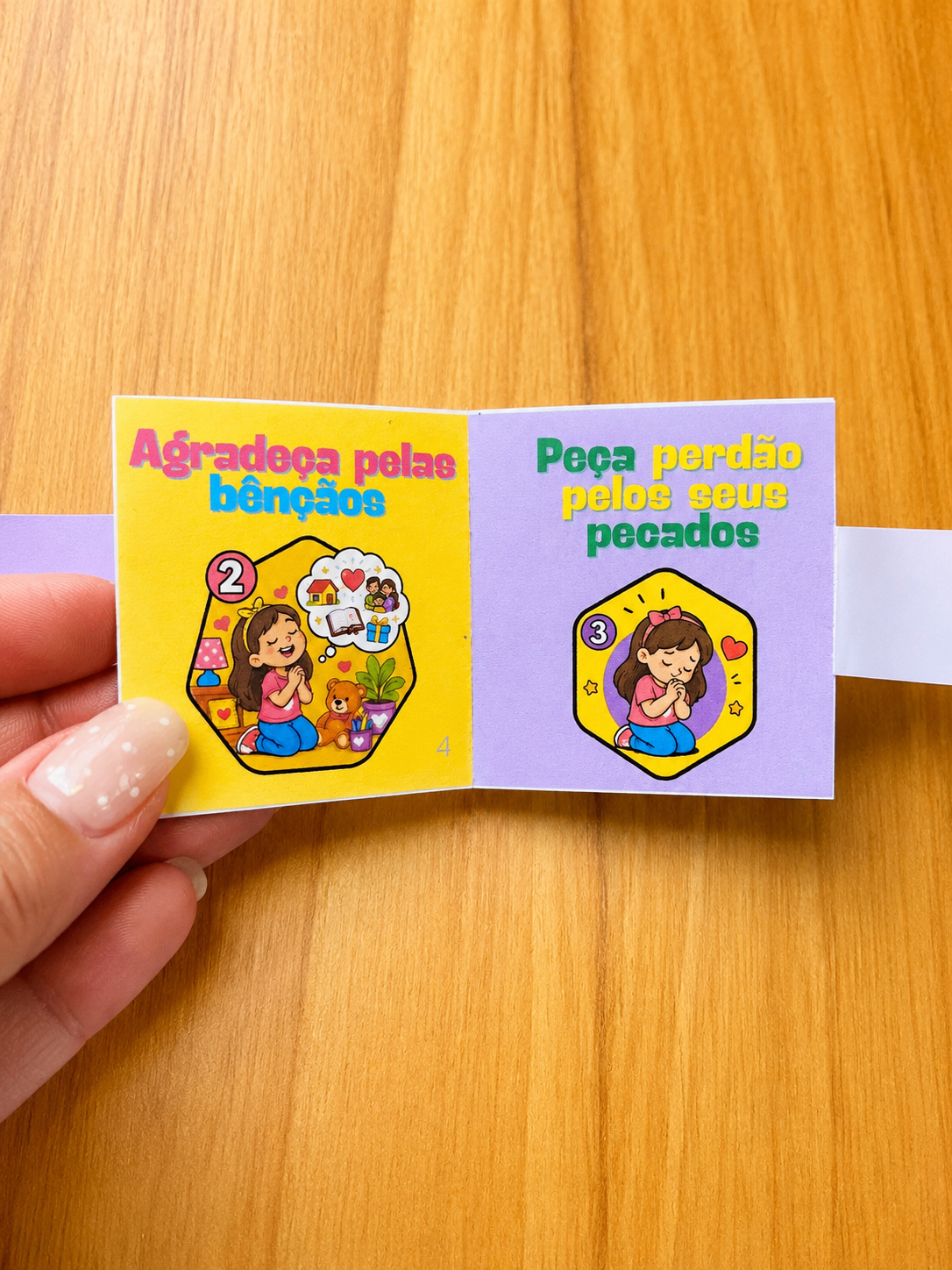 Detalhe interno do relógio de oração infantil